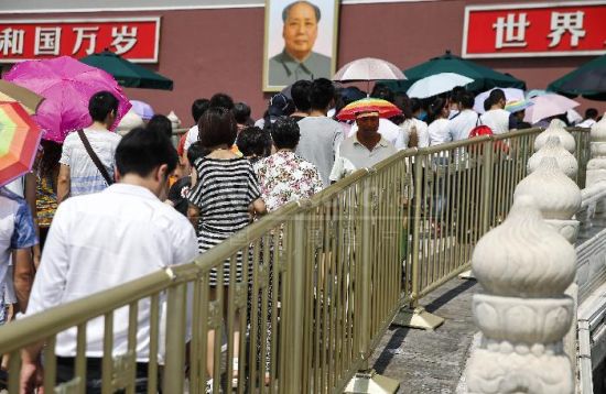 性感佳丽穿比基尼登长城图片